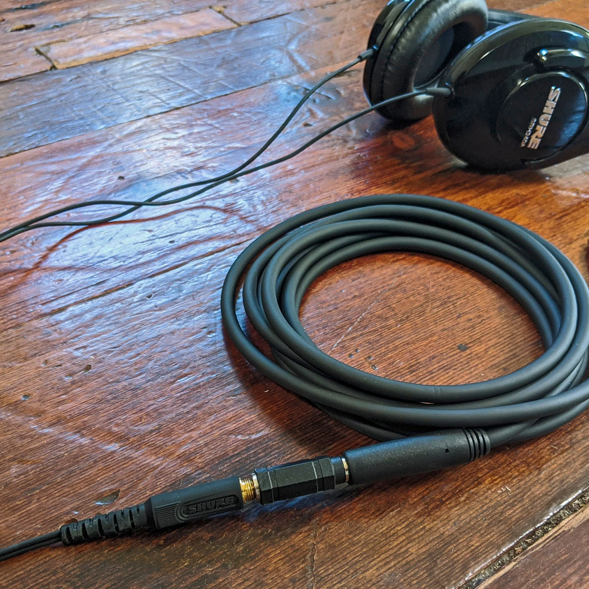 Zoom AMS-24 2x4 USB Audio Interface for Music and Streaming with Samson SR350 Over-Ear Stereo Headphones (Special Edition Blue) and Pig Hog Cables - Image 11
